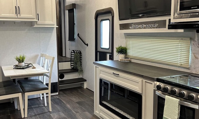 Graford House | Relaxing RV Camping Steps from Possum Kingdom Lake