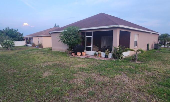 Winter Haven House | Private Retreat Near Legoland: Family-Friendly & Ocean View