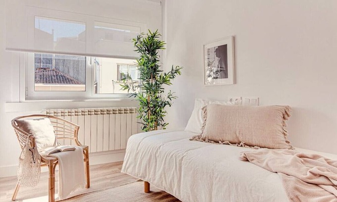La Coruna Apartment | Pet-Friendly Main Street Deluxe Apartment with Kitchen Access