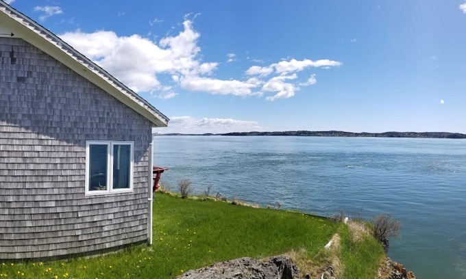 Eastport Cottage | Charming 2 Bedroom Cottage with Waterfront Access and Spa