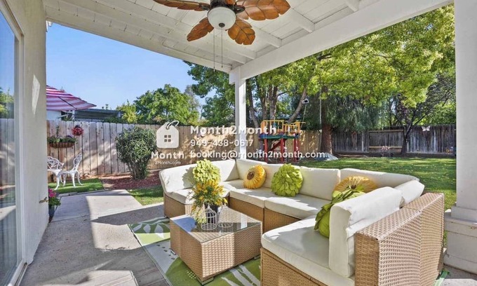 Greenacres House | Inviting Space with Lawn, Office & Family-Friendly Amenities