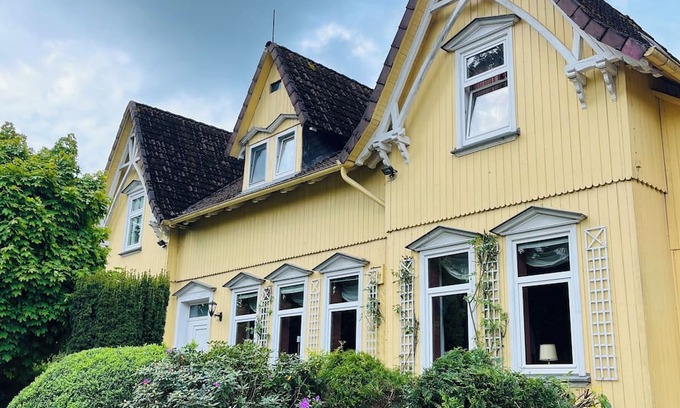Soltau Apartment | Charming 1857 Country House in Lüneburg Heath - Pet Friendly