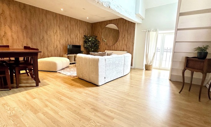 Le Blanc Apartment | Pet-Friendly Apartment in the Heart of Le Blanc
