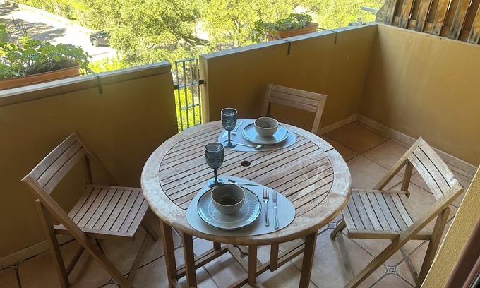 Portisco Apartment | Family-Friendly Vrbo Property with Kitchen & Breakfast Included