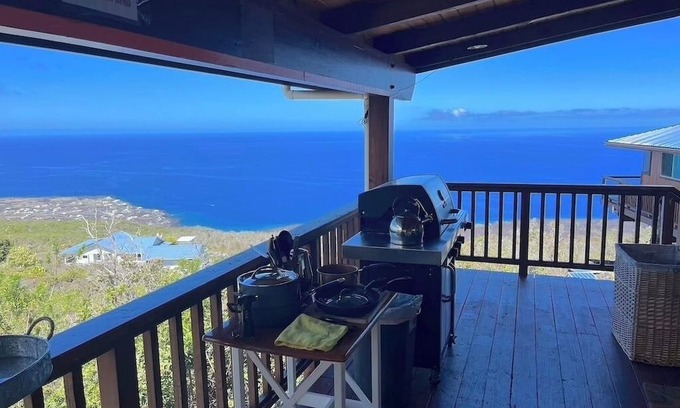 Captain Cook House | Oceanview Retreat: Serenity Hale on the Kona Coast