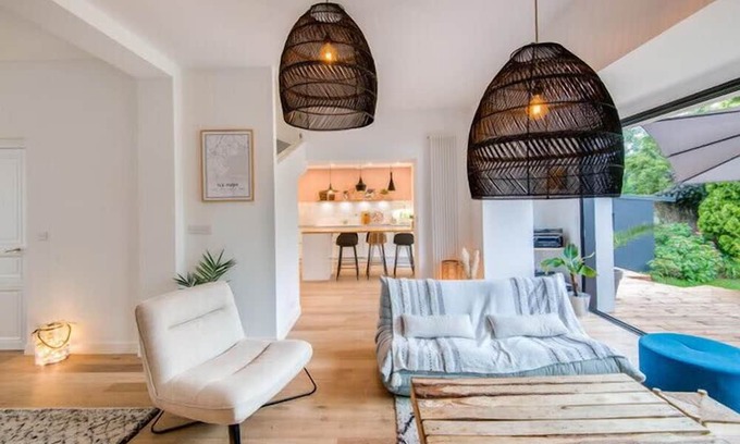 Canclaux House | Inviting Family Retreat in Central Nantes with Great Amenities