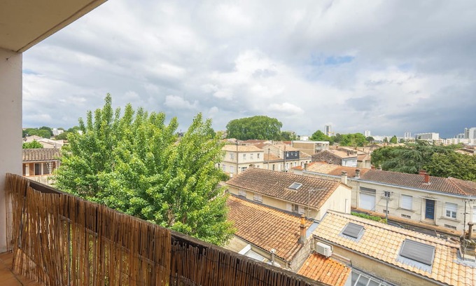 Le Bouscat Apartment | Stylish T3 Retreat Near Bordeaux with Family-Friendly Perks