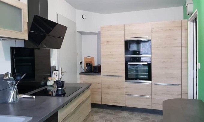 Poitiers House | Comfortable Maison à Poitiers with Spa and Hot Tub