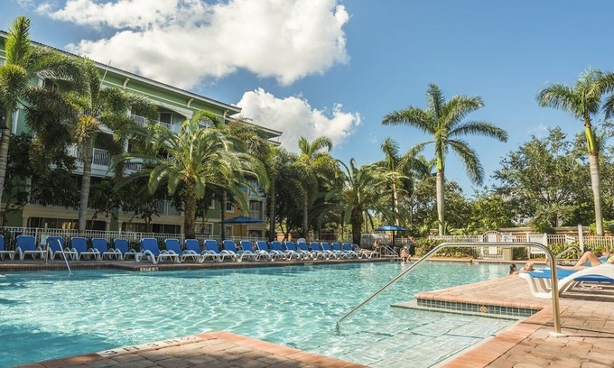 Weston Resort | Elegant One-Bedroom Retreat with Cozy Amenities & Hot Tub