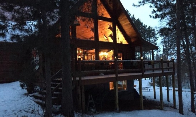 Siren Cabin | Idyllic Cabin Retreat on the Lake - Family & Dog Friendly