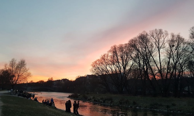 Untere Au Apartment | City Vibes & Riverside Retreat: A Unique Central Munich Stay