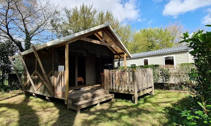 Nort-sur-Erdre House | Cozy Camping du Port Mulon: Safari Cabin for 4 Guests
