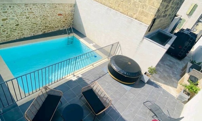 Le Cailar House | Family-Friendly Retreat with Pool and Kitchen Amenities