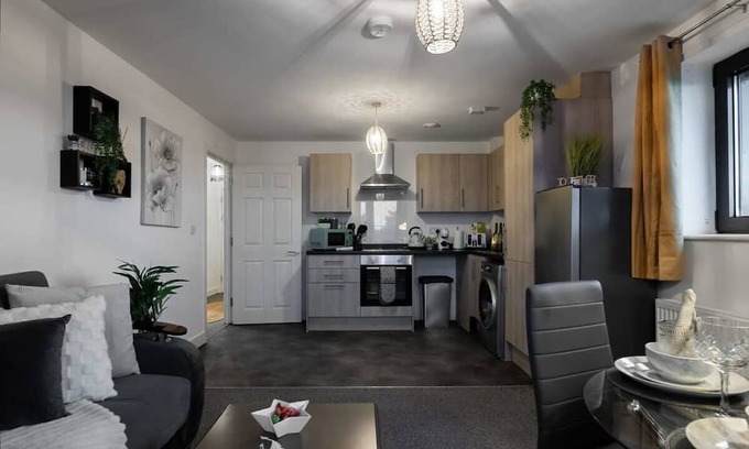 George Green Apartment | Modern 1-Bed Apartment with Free Parking & Family Amenities