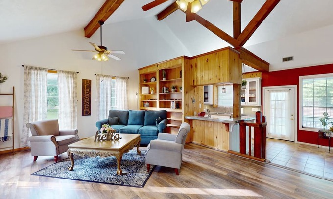 Conroe House | Spacious home with backyard & firepit