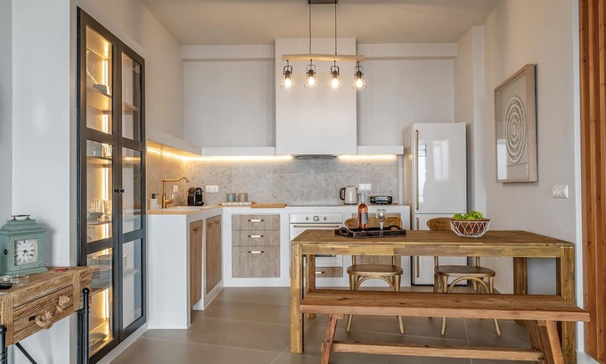 Kato Aprovatou Apartment | Relaxing Captain's Koutsi Suite with Private Terrace & Wi-Fi