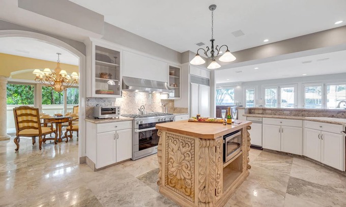 Harbor Beach House | Charming Mediterranean Villa with Heated Pool in Venice