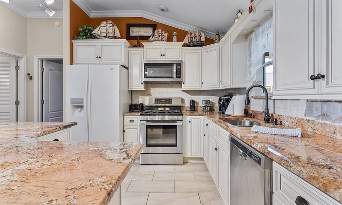 Glenbrook Cottage | Discover Batally Cottage: Pet-Friendly Retreat in Polo Ridge
