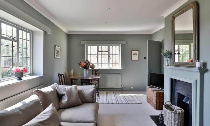 Beverston Condo | Serene 1 Bed/1 Bath Retreat at Beverston Castle