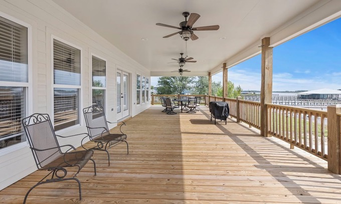 Hackberry House | Experience Coco Cabana: Family-Friendly with Breakfast Included
