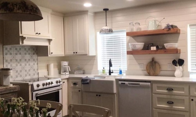 Pittsburg Other | Serene Oceanfront Farmhouse with Spa and Breakfast Options
