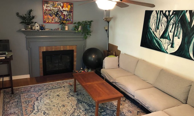 Lansing House | Discover Family-Friendly Stays in Lansing/East Lansing