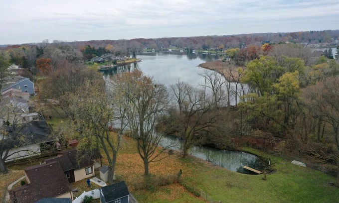 Drayton Plains Cottage | Cozy Cottage with Private Lake Access for Family Fun