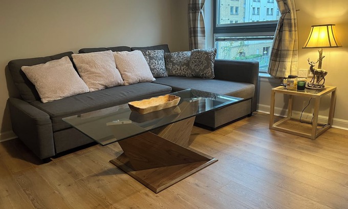 Gorgie Apartment | Modern Edinburgh Apartment: A Quick Walk to City Centre