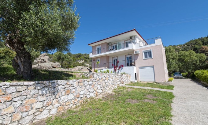 Elia Apartment | Inviting Petra Apartment Gaia: Family-Friendly Comfort Awaits