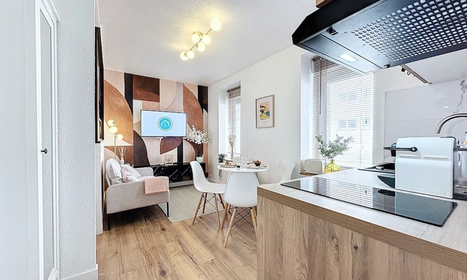 Saint-Marc Apartment | Cozy Ty Penhelen Apartment with Kitchen for Families