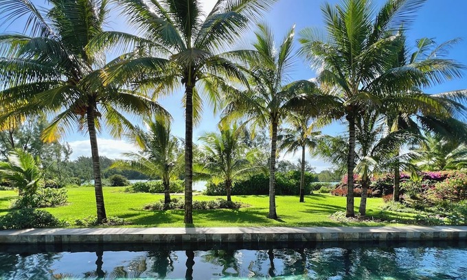 Calodyne Villa | Seafront Villa in Calodyne with Pool & Breakfast Included