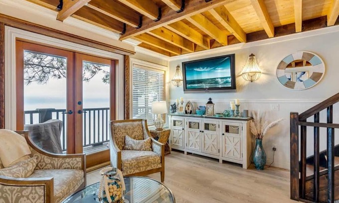 Central Okanagan Cabin | Modern Lakefront Cottage with Boat Slip & Beach Access