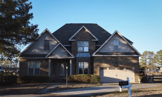Vass House | Ideal 4 Bed Home in Gated Golf Community for Families