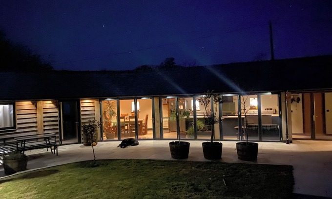 Hereford House | Pet-Friendly Retreat at The Cart House - Rated 10/10