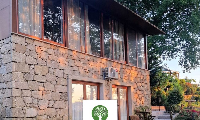 Medelo Apartment | Quinta das Carbonças: Relax Just Steps from the City
