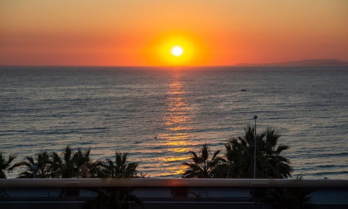 Kadnlar Denizi Mahallesi Apartment | Beachside Condo with Pool and Kitchen in Kusadasi
