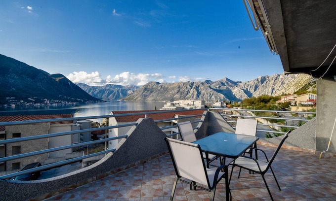 Dobrota Apartment | Cozy Sea and Nature View Flat with Balcony in Kotor
