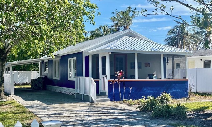 East Naples Cottage | Cozy Mango Tree Cottage Near Old Naples and the Beach