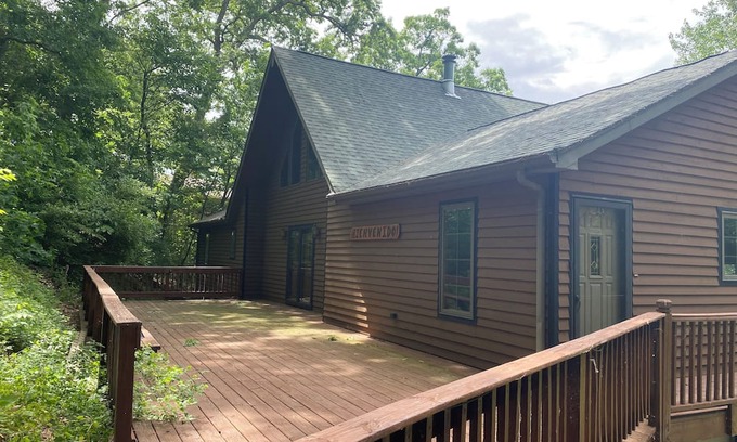 Oak Run House | Family-Friendly Retreat at Lakehouse in Oak Run