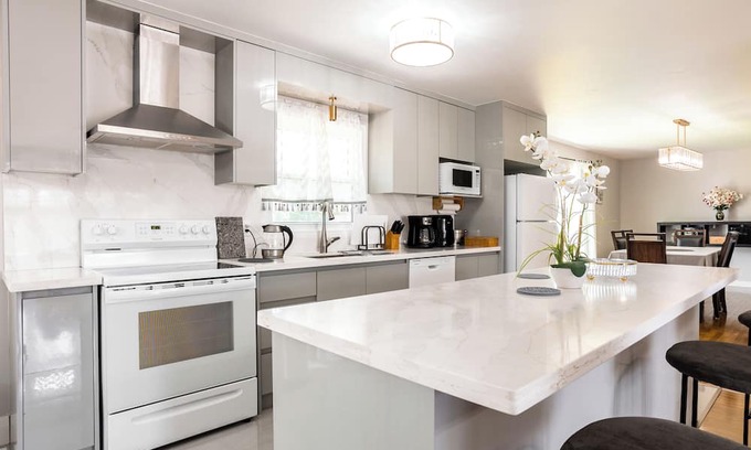 Niagara Falls Cottage | Riverview Cottage Near Niagara Falls with Private Dock