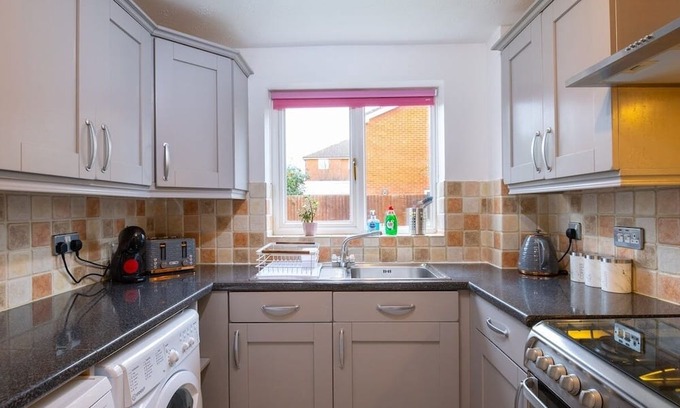 Cherry Hinton House | Cozy Cambridge House for Families with Great Amenities