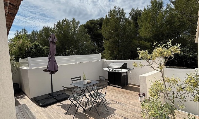 Carry-le-Rouet Apartment | Comfortable T2 Near Beaches & Port in Carry le Rouet