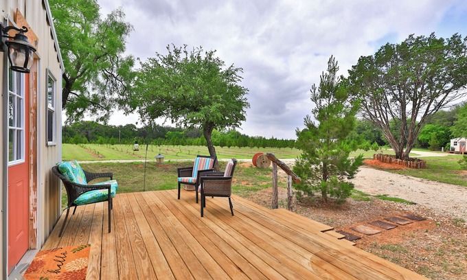 Buffalo Gap Cabin | Idyllic Cabin "The Lady" on Christmas Tree Farm