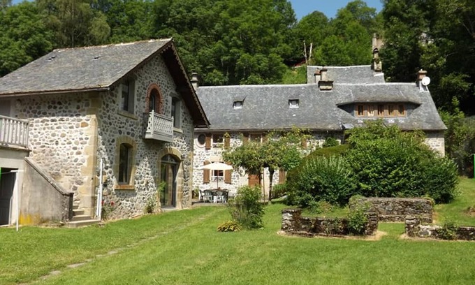 Mandailles-Saint-Julien Cottage | Family-Friendly Gite Mandailles-Saint-Julien with Kitchen