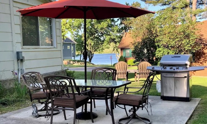 Rotterdam Junction Cottage | Scenic Lake View Cottage Near Saratoga - Pet Friendly Retreat
