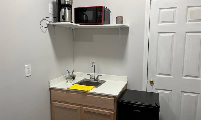 Jacksonville Apartment | Cozy Guest Suite with Private Entrance for Family Getaways