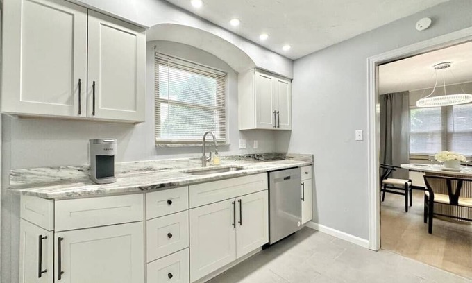 South Hills House | Pet-Friendly Mt. Lebanon Home with Free Parking & Kitchen