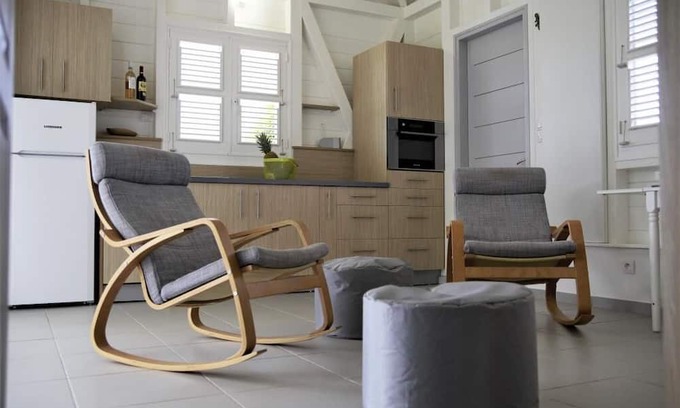 Saint-Charles House | Experience Cultural Heritage in a Modern Cabin Retreat