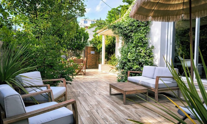 Castelnau-le-Lez House | Tranquil Retreat in Castelnau with Family-Friendly Amenities