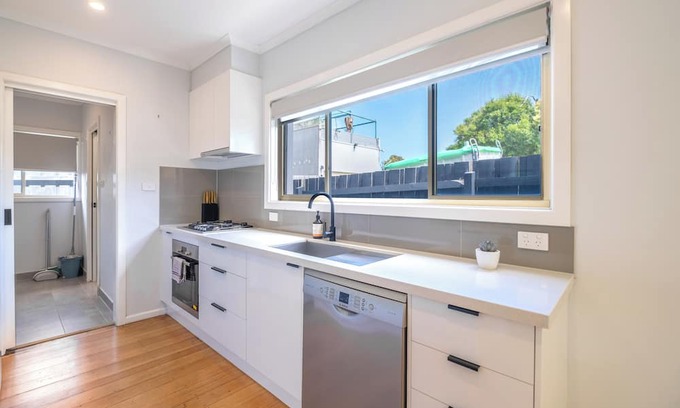 Forest Hill Villa | Family-Friendly Villa with 3 Bedrooms in Forest Hill, VIC